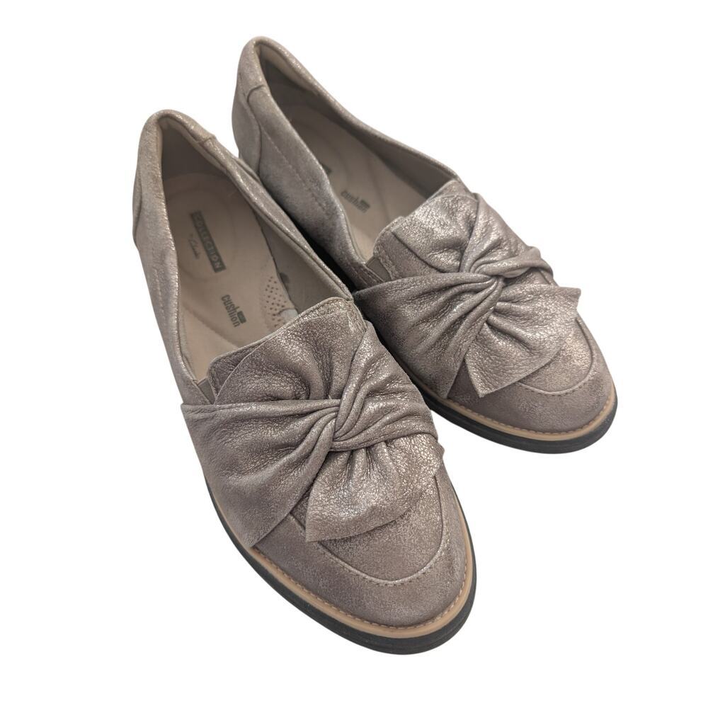CLARKS COLLECTION! BURNISHED SILVER GENUINE LEATHER CRISS CROSS LOAFERS! SZ 9M